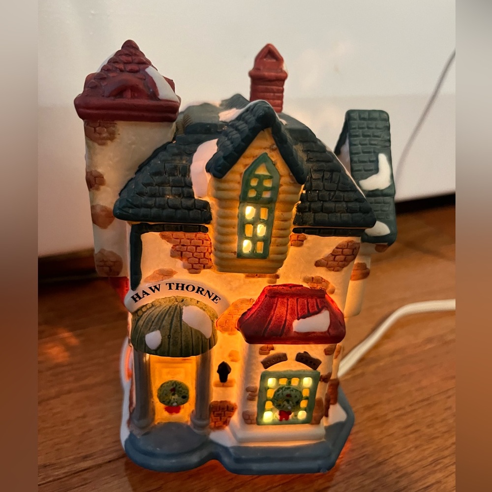 1997 Victorian Village Collectible - Hawthorne House